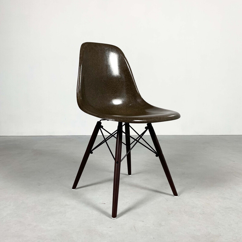 Dining chair Vintage Brown DSW Charles and Ray Eames for Herman Miller, 1980