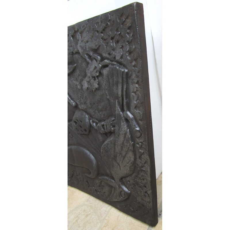 Plaque de cheminée vintage en fonte à décor de fable 1970