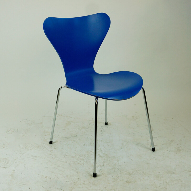 Chair vintage Blue lacquered Series 7 by Arne Jacobsen for Fritz Hansen