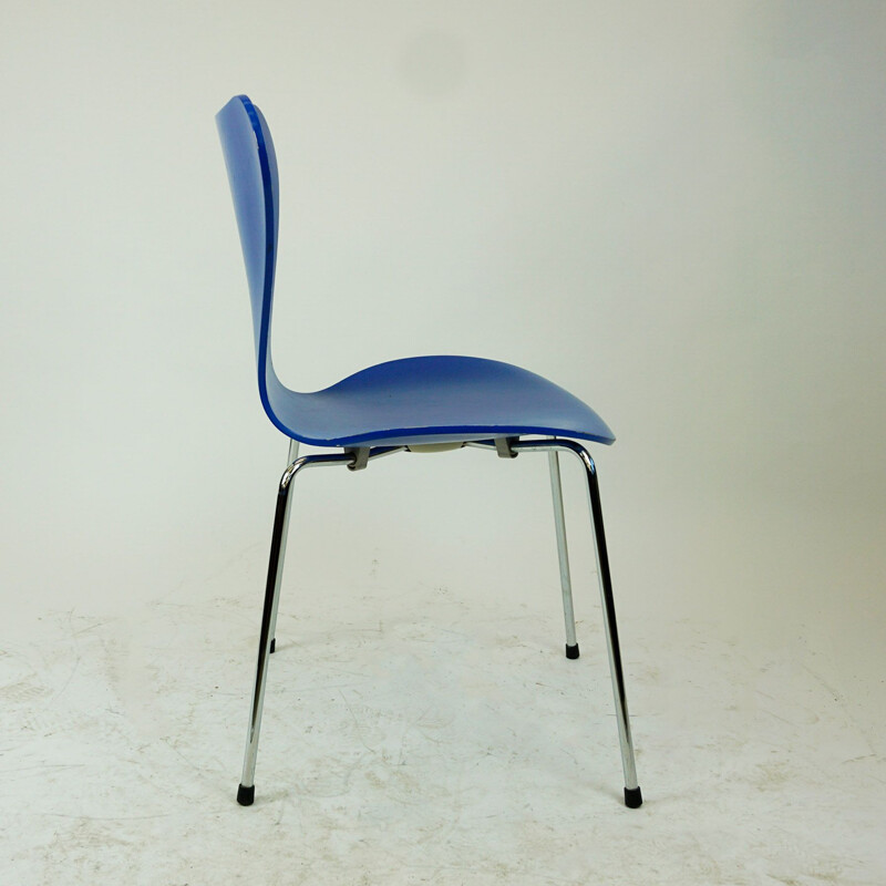 Chair vintage Blue lacquered Series 7 by Arne Jacobsen for Fritz Hansen
