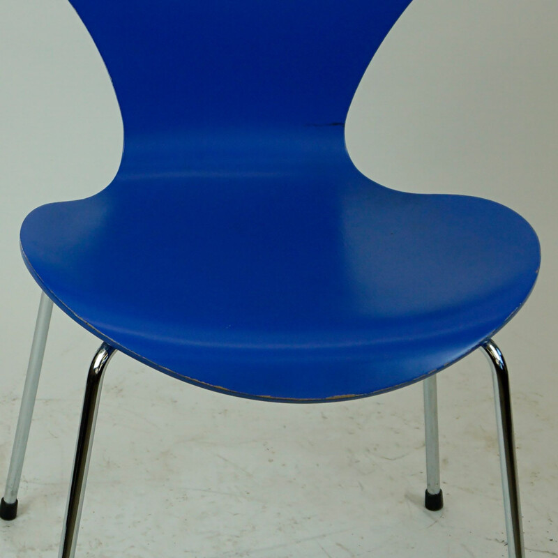 Chair vintage Blue lacquered Series 7 by Arne Jacobsen for Fritz Hansen