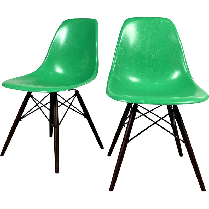 Vintage dining chair Green DSW by Charles and Ray Eames for Herman Miller, 1980