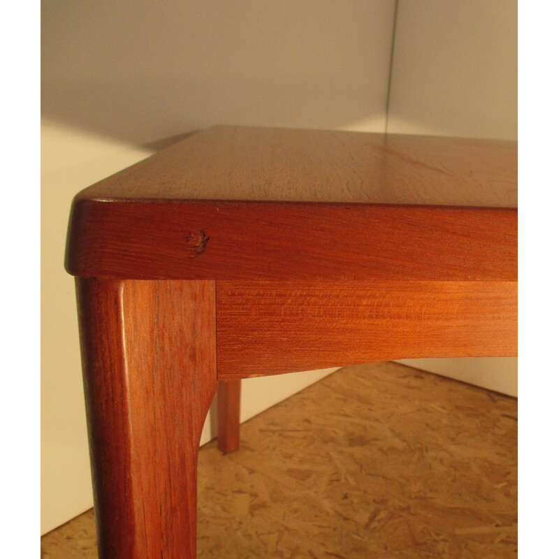 Tavolino scandinavo vintage in teak di Henning Kjaernulf, 1960