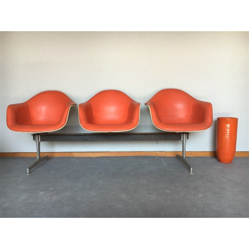 Herman Miller bench in fiberglass and imitation leather, Vintage Charles and Ray EAMES - 1960