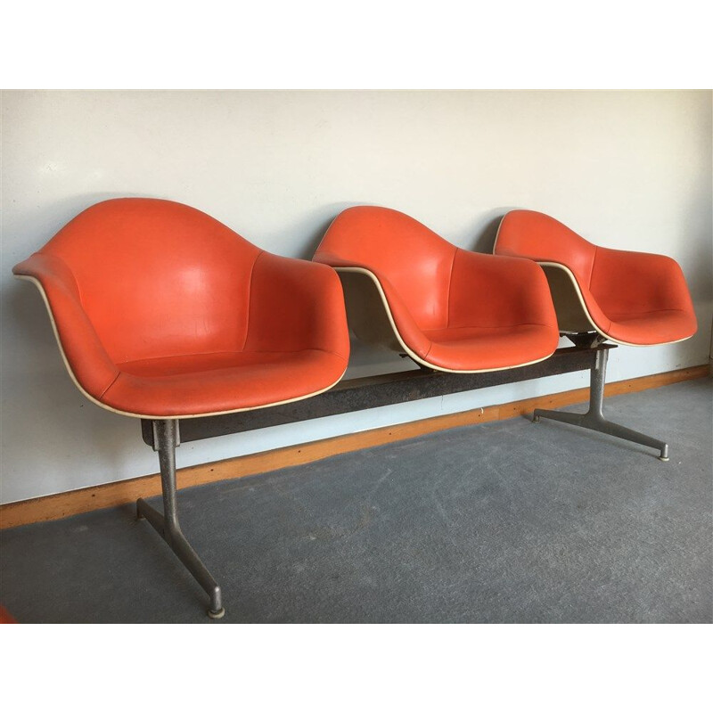 Banco vintage Herman Miller en fibra de vidrio y polipiel, Charles and Ray EAMES - 1960