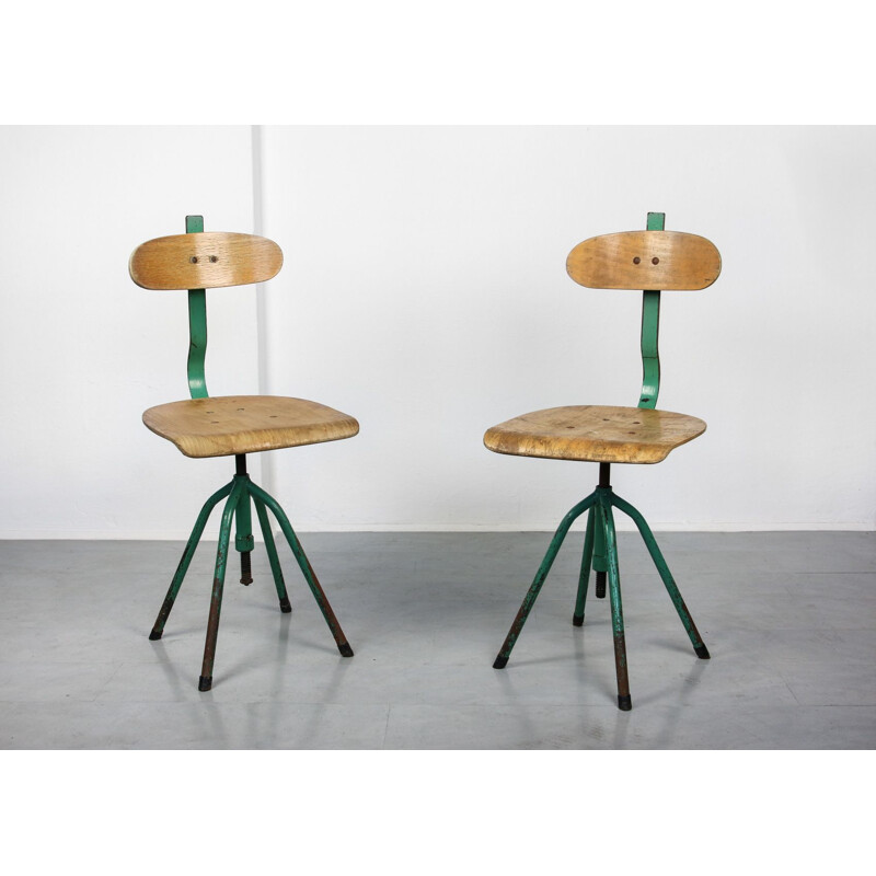 Ensemble de 2 chaises vintage pivotantes vert menthe industrielle, 1960