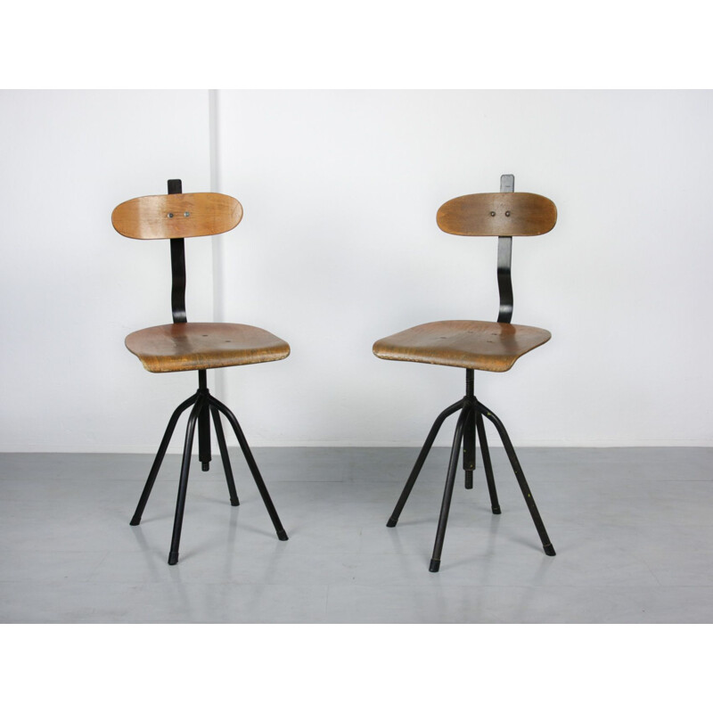 Paar vintage zwarte industriële draaistoelen, 1960