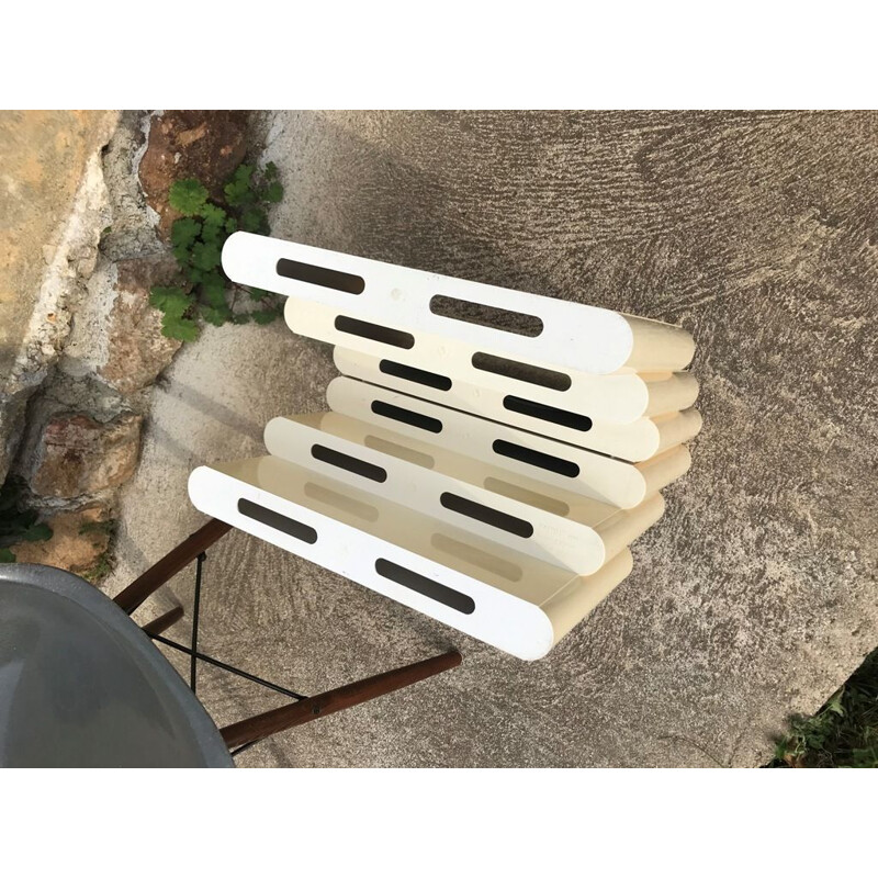 Vintage white magazine rack Portariviste by Giotto Stoppino for Kartell 1971