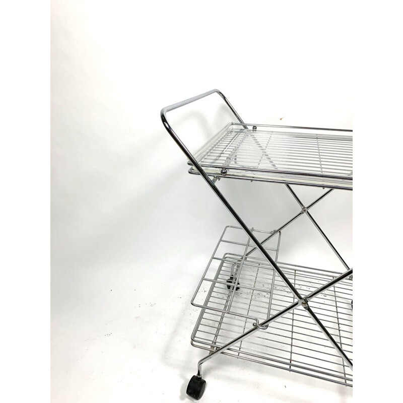 Carrello vintage cromato con vassoi in plexiglas, 1970