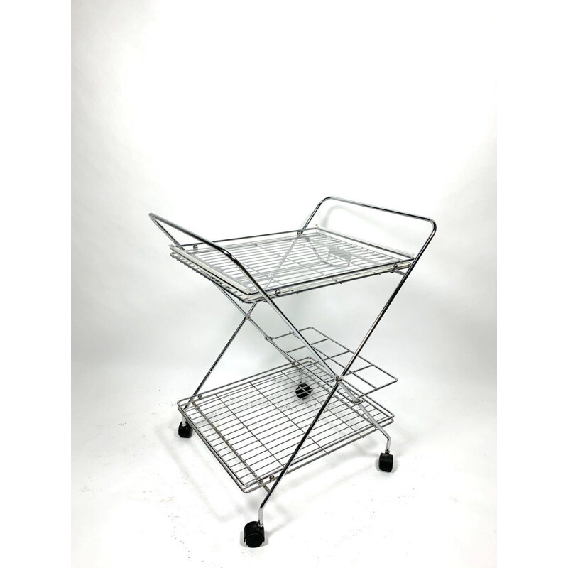 Carrello vintage cromato con vassoi in plexiglas, 1970