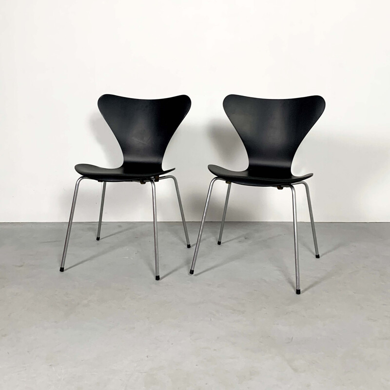 Pair of Butterfly Chairs by Arne Jacobsen for Fritz Hansen, 1950s