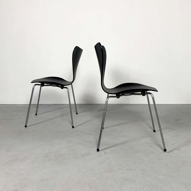 Pair of Butterfly Chairs by Arne Jacobsen for Fritz Hansen, 1950s