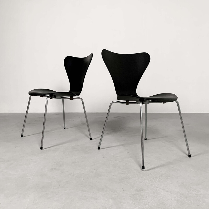 Pair of Butterfly Chairs by Arne Jacobsen for Fritz Hansen, 1950s