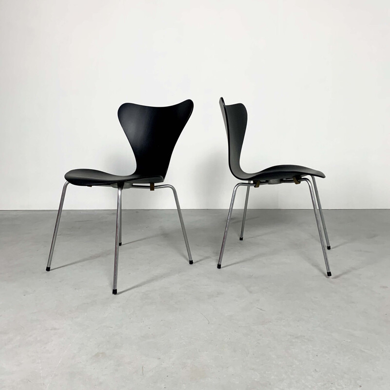 Pair of Butterfly Chairs by Arne Jacobsen for Fritz Hansen, 1950s