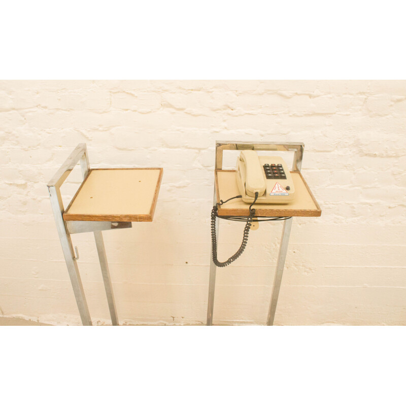Table de téléphone vintage industrielle sur roulettes