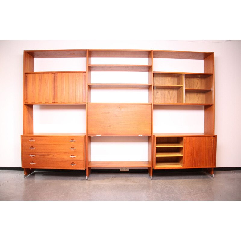 Large Vintage wall systemroom divider in teak - model RY100 - Hans Wegner for Ry Möbler - Denmark - 1960s