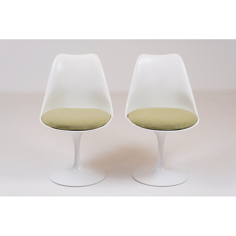 Pair of vintage tulip swivel chairs by Eero Saarinen for Knoll 1980 