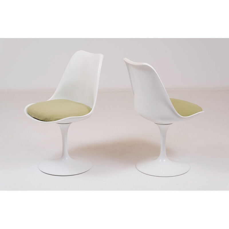 Pair of vintage tulip swivel chairs by Eero Saarinen for Knoll 1980 