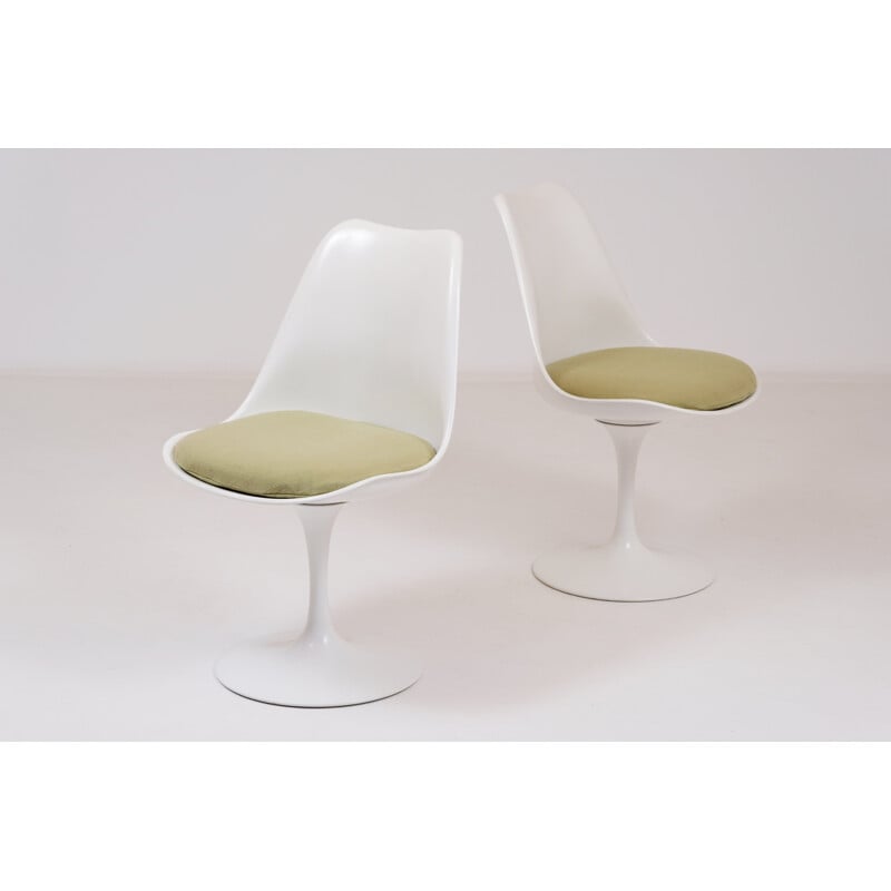 Pair of vintage tulip swivel chairs by Eero Saarinen for Knoll 1980 