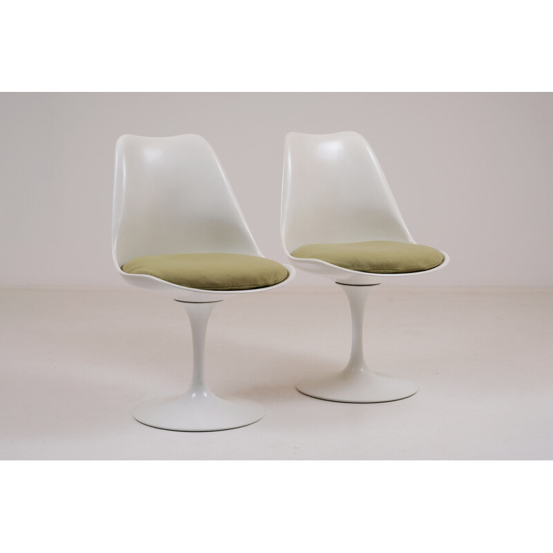 Pair of vintage tulip swivel chairs by Eero Saarinen for Knoll 1980 