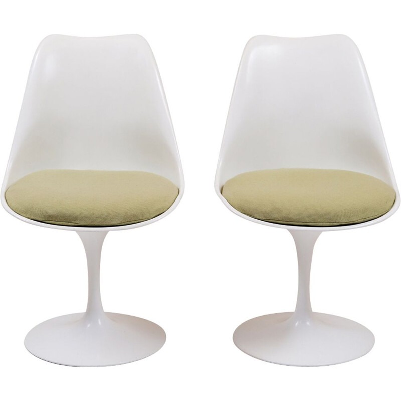 Pair of vintage tulip swivel chairs by Eero Saarinen for Knoll 1980 