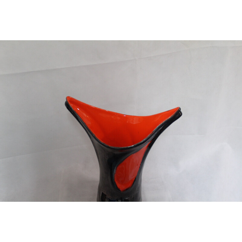 Grand vase de forme libre en céramique orange et noire - 1950