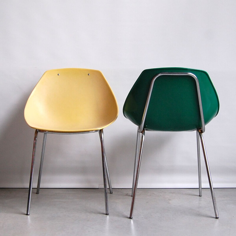 Paire de chaises vintage coquillage par Pierre Guariche pour Meurop