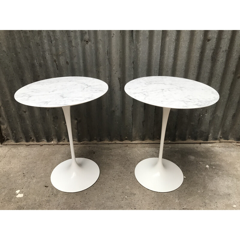 Pair of vintage pedestal table by Knoll international by Eero Saarien 1970