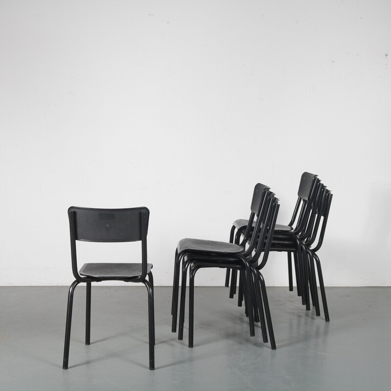 Ensemble de 8 chaises empilables de Pierre Guariche pour Meurop, Belgique 1960 