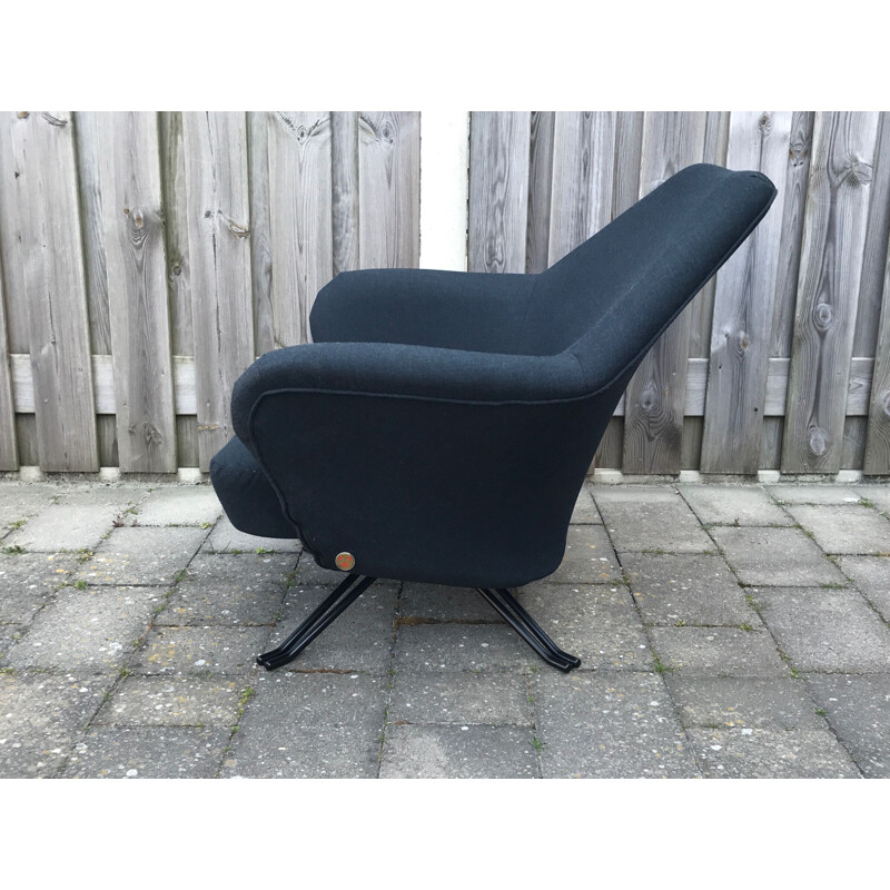 Vintage P32 armchair by Osvaldo Borsani for Tecno SpA 1970s