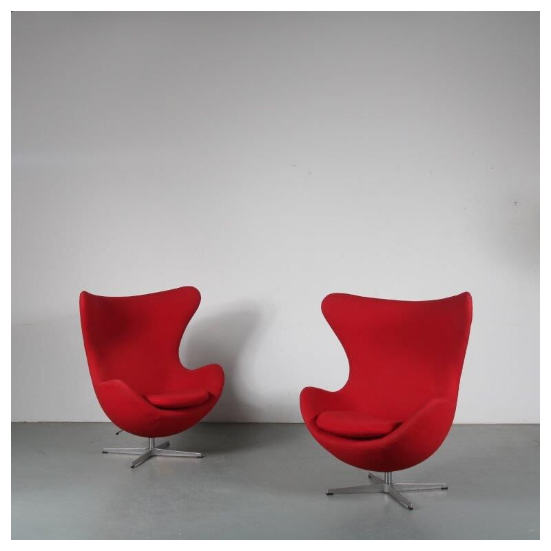 Vintage Egg Chair in red fabric Arne Jacobsen for Fritz Hansen 1980s