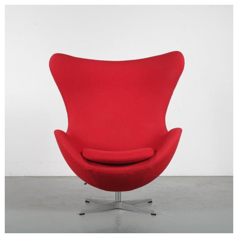 Fauteuil Vintage Egg Chairs en tissu rouge, Arne Jacobsen pour Fritz Hansen 1980