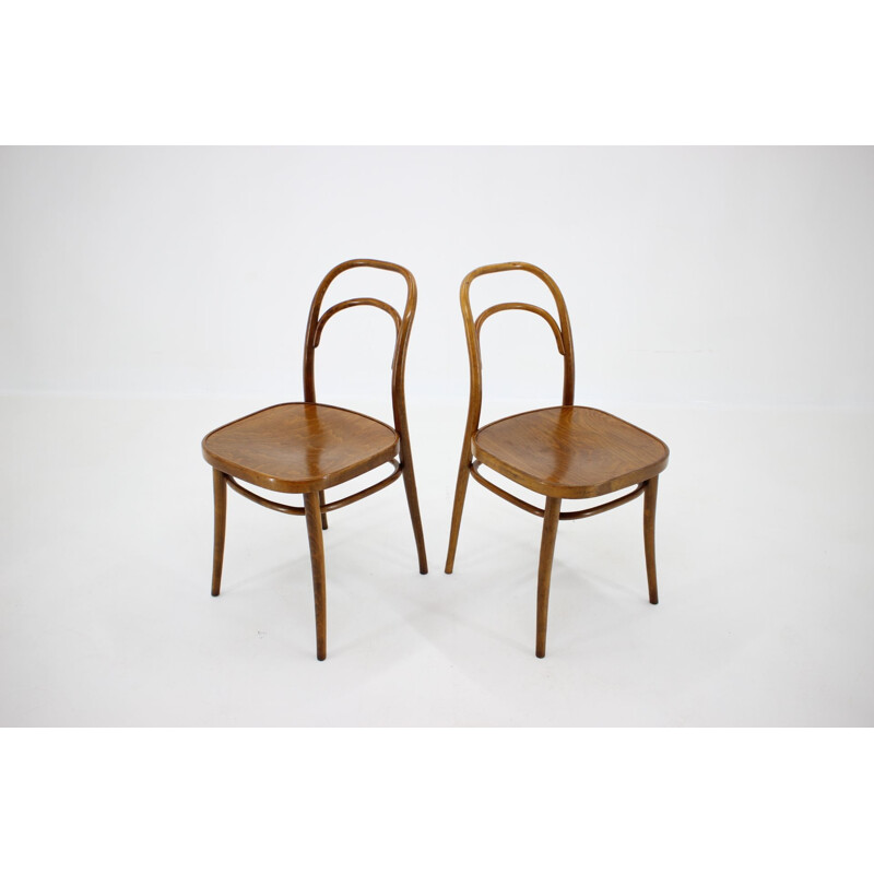 Ensemble de 4 chaises de salle à manger vintage Ton, par Antonin Suman, 1960