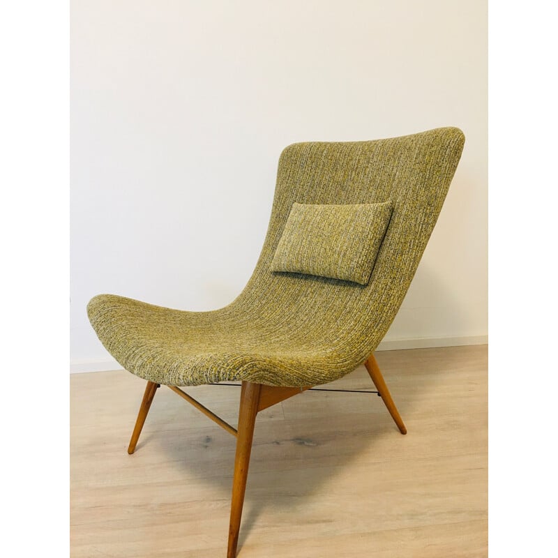 Fauteuil TV vintage en banane de Miroslav Navrátil pour Cesky Nabytek, 1960