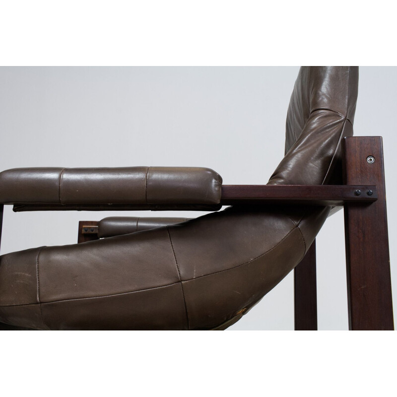 Paire de fauteuils lounge vintage Percival Lafer en cuir et bois brun 1960