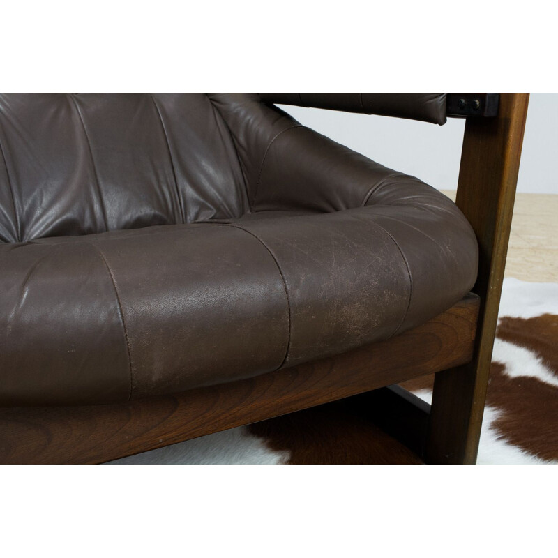 Paire de fauteuils lounge vintage Percival Lafer en cuir et bois brun 1960