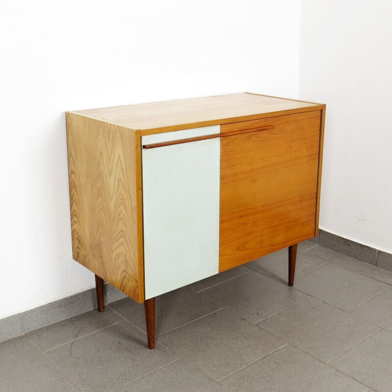 Buffet vintage par UP Zavody Tchécoslovaquie 1960