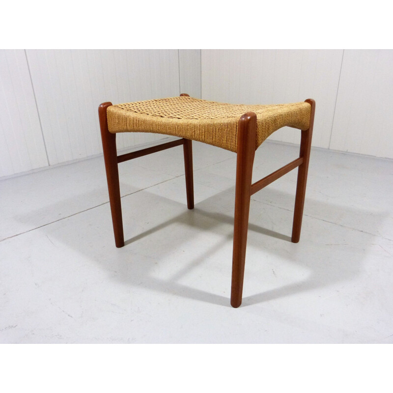 Tabouret ottoman vintage  Cadre en teck, siège en corde de Niels O. Møller Danemark