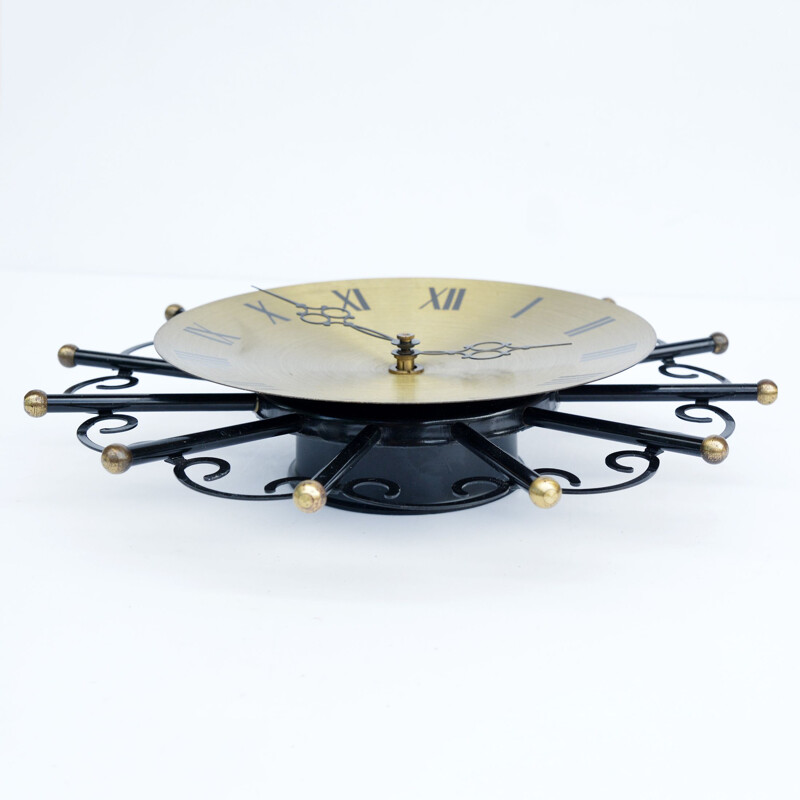 Horloge vintage mécanique suspendue, type Sun, UPG Halle, Allemagne, 1970