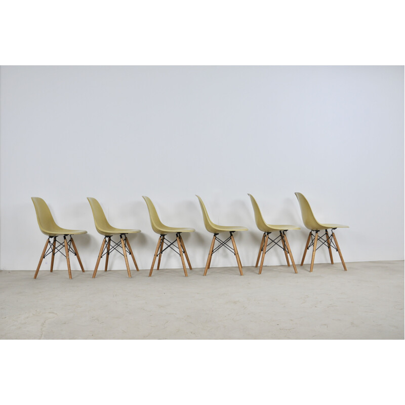 Series of 6 DSW chairs by Charles and Ray Eames for Herman Miller, 1970s