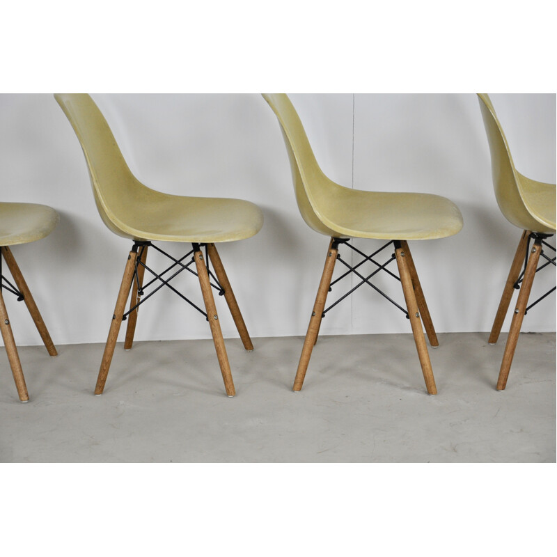 Series of 6 DSW chairs by Charles and Ray Eames for Herman Miller, 1970s