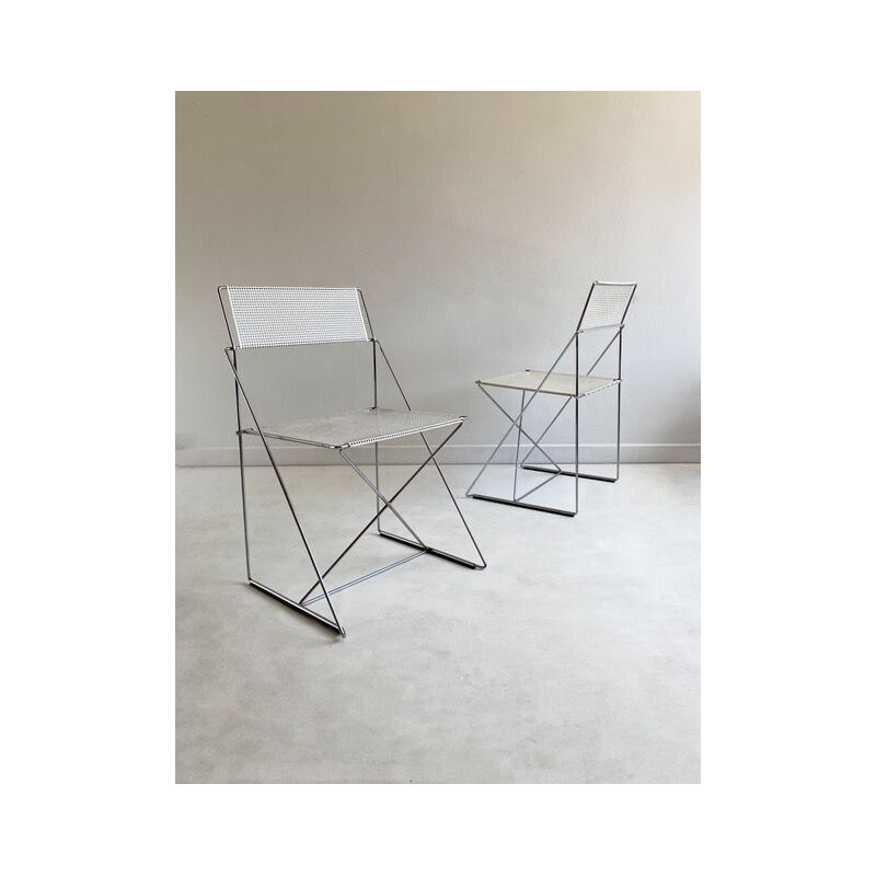 Chaise empilable Vintage Postmodern White 'X-Line' de N.J. Haugesen 1970
