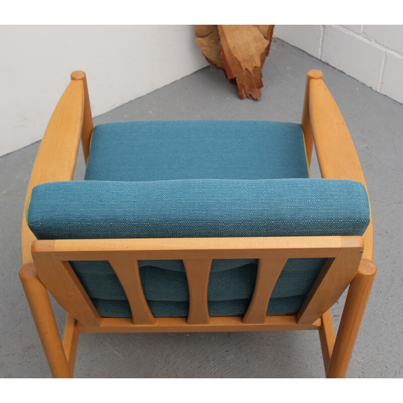 Vintage-Sessel aus solidem, glänzendem Holz und blauem und grünem Stoff, 1960