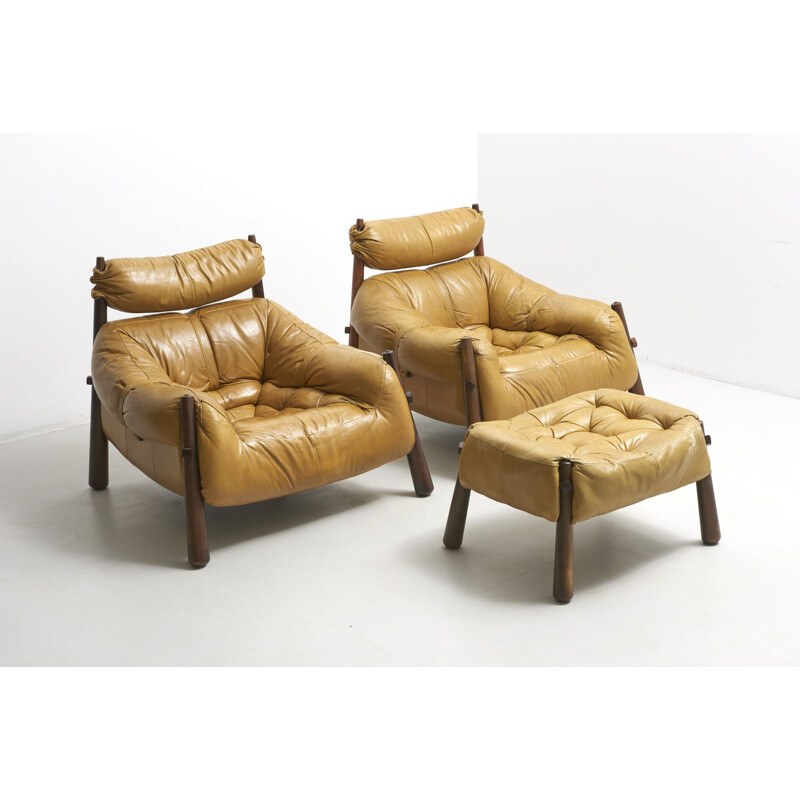 Paire de fauteuils lounge vintage  brésiliens avec ottoman de Percival Lafer - 1960