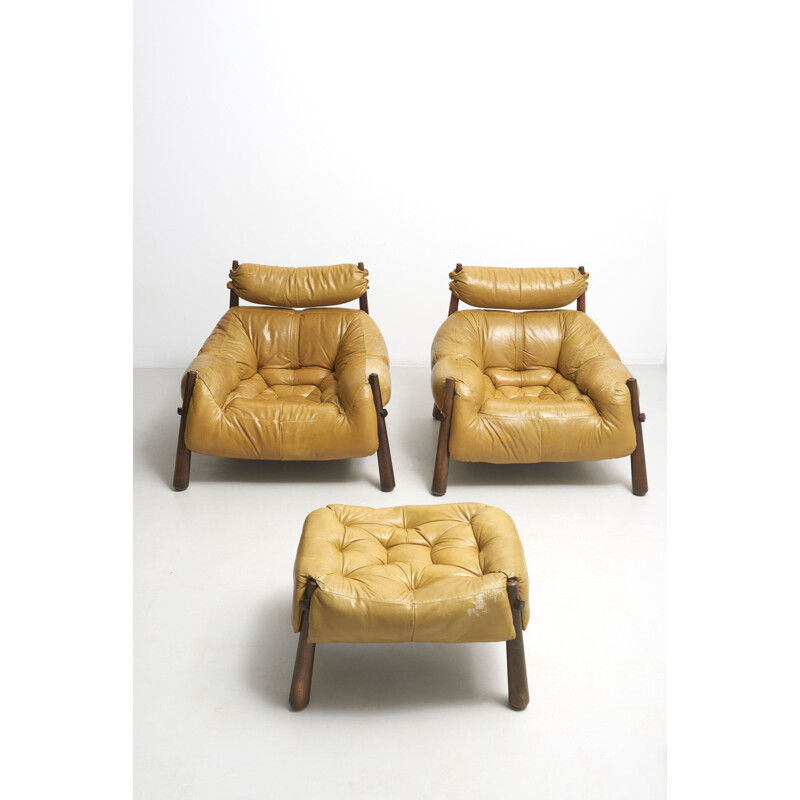Paire de fauteuils lounge vintage  brésiliens avec ottoman de Percival Lafer - 1960