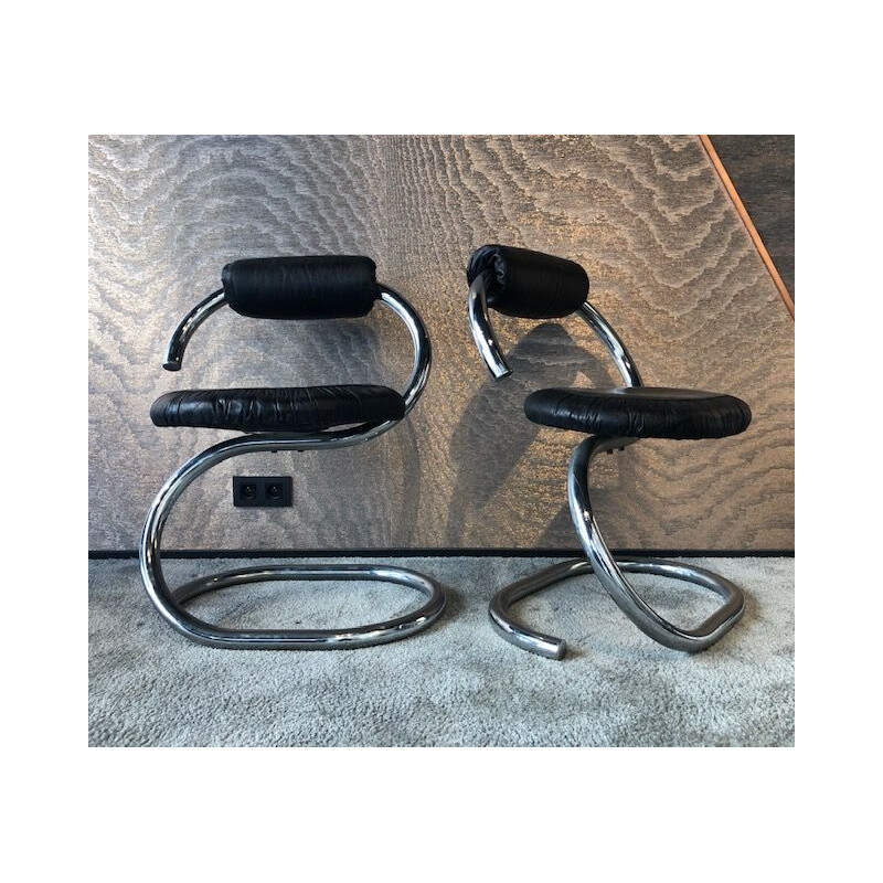 Set of 4 vintage cobra chairs 1st edition 