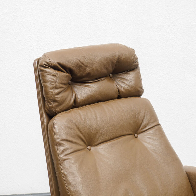 Vintage leather lounge chair with foot stool, COR, design Horst Brüninge dit Artikel 1960s 