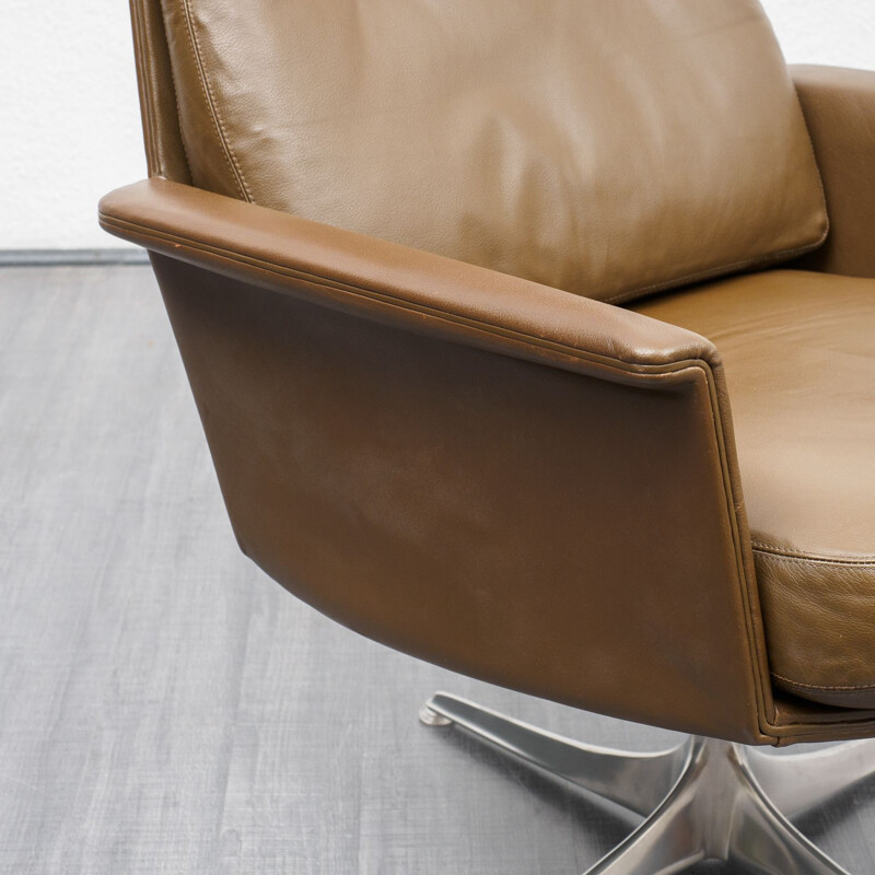 Vintage leather lounge chair with foot stool, COR, design Horst Brüninge dit Artikel 1960s 