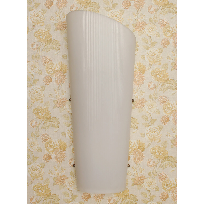 White plastic and brass vintage wall lamp, 1950