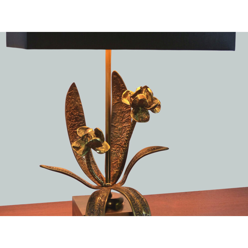 Vintage metal lamp and stylized flowers 1970